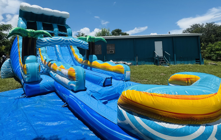 18’ AKUA HYBRID WATER SLIDE